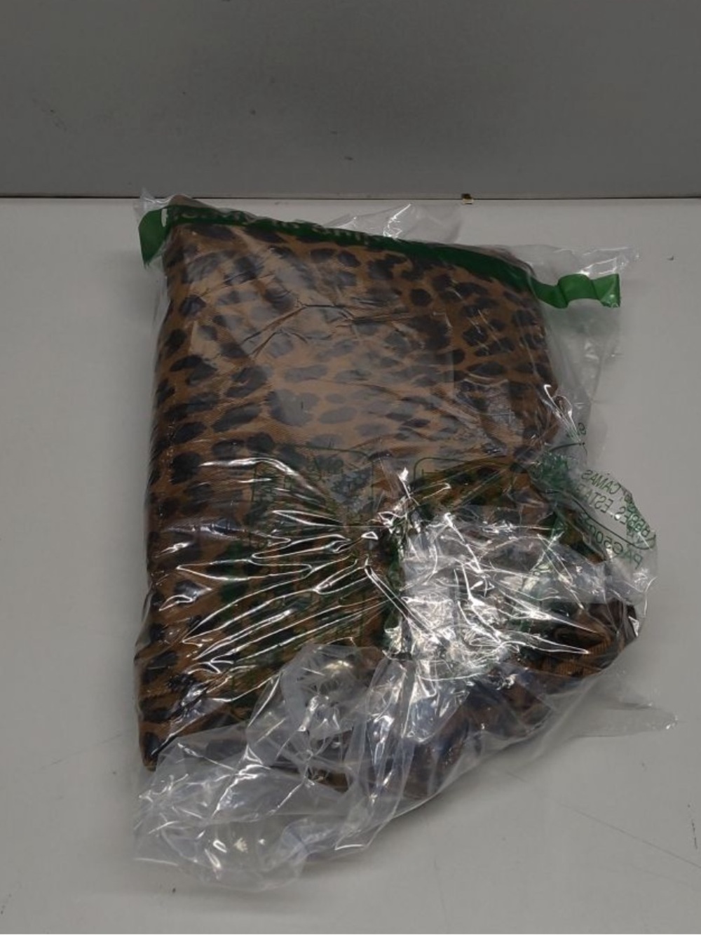 Luvamia Wide Leg Leopard Print Jeans High Waist Medium NEW - Picture 2 of 2